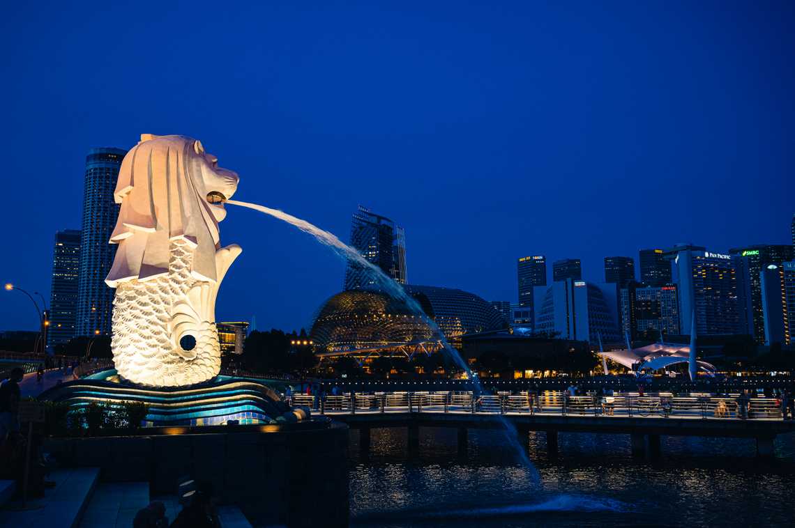 merlion-at-night